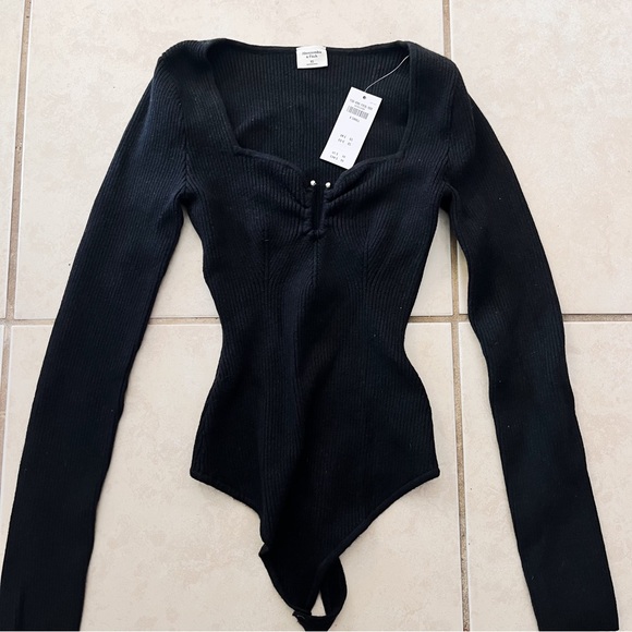 NWT Abercrombie Long-Sleeve Hardware Bodysuit - Black - Picture 3 of 7
